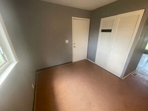 906 Moore St in Danville, IL - Building Photo - Building Photo