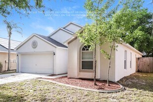 11707 S Stone Ln, Unit 37 in Riverview, FL - Building Photo