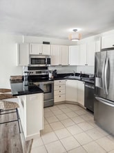 430 Kaiolu St, Unit 1001 in Honolulu, HI - Foto de edificio - Building Photo