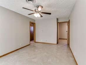214 Thompson Dr in Norman, OK - Building Photo - Building Photo
