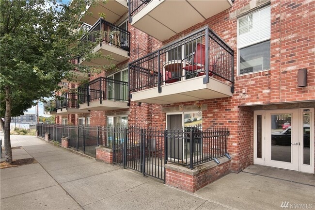 1001 N State St, Unit 107 in Bellingham, WA - Foto de edificio - Building Photo