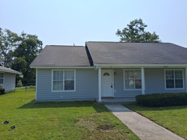 2203 Pulaski Cir