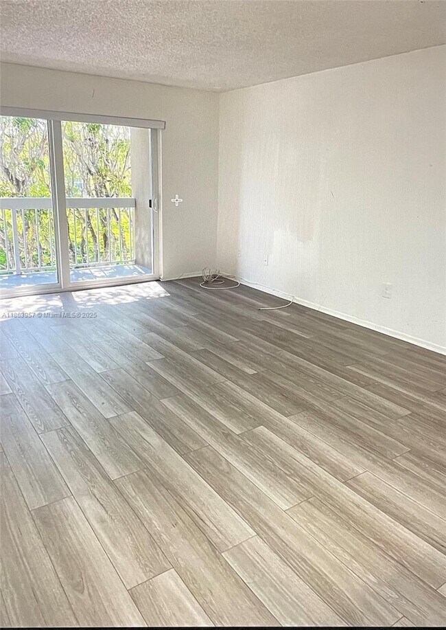 7800 Camino Real in Miami, FL - Building Photo - Building Photo