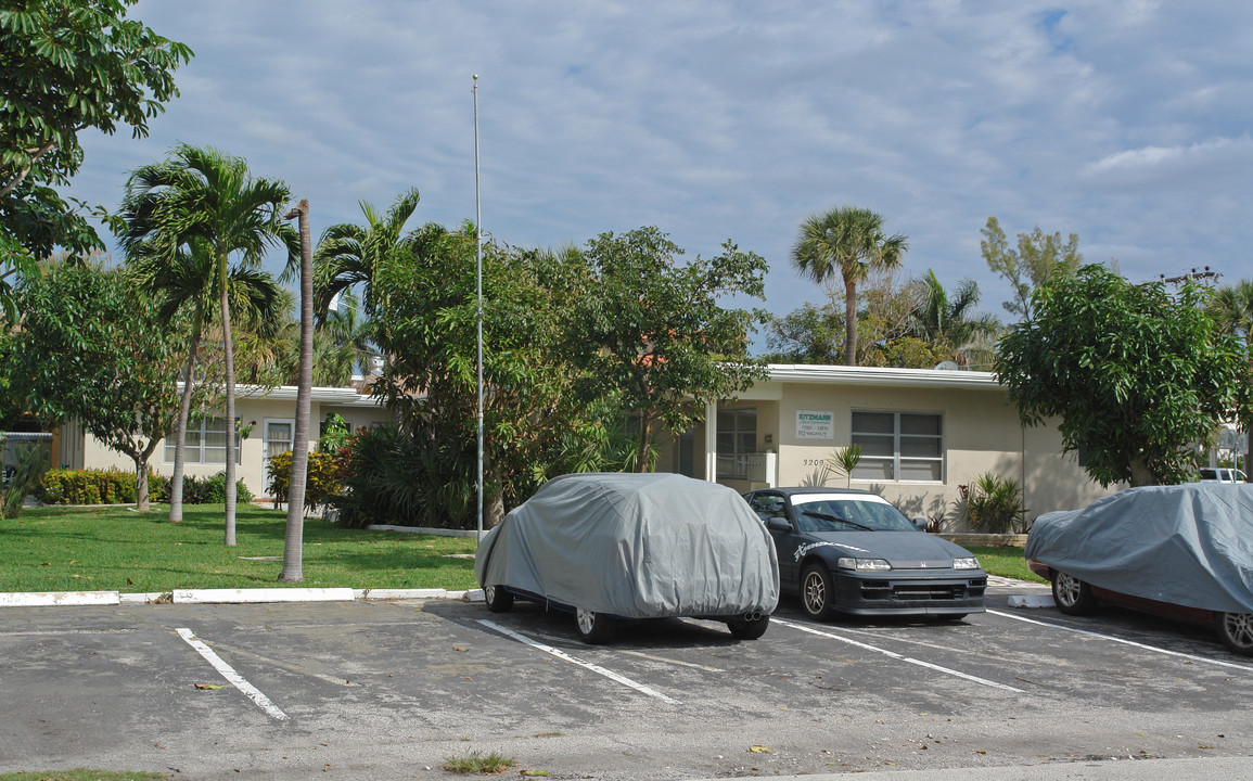 Kitzmann Apartments in Pompano Beach, FL - Building Photo