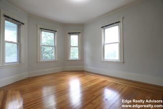 529 Washington St, Unit 1 in Boston, MA - Building Photo - Building Photo