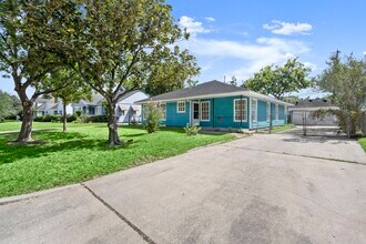 6438 Pinehurst Dr in Houston, TX - Building Photo - Building Photo