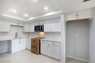 5954 Pelican Bay Blvd in Naples, FL - Building Photo - Building Photo