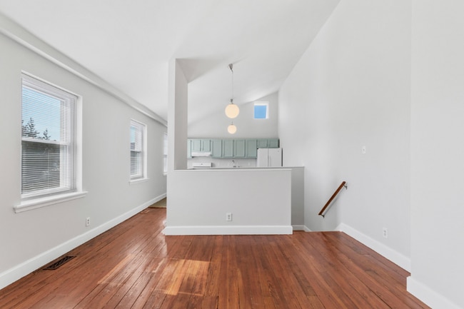 932 W College Ave in Philadelphia, PA - Building Photo - Building Photo