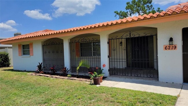6219 Hollywood Blvd in Sarasota, FL - Building Photo - Building Photo