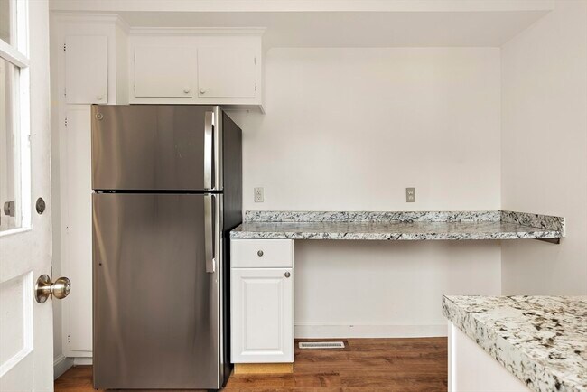 29 Carpenter St, Unit 1 in Foxboro, MA - Building Photo - Building Photo