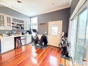 622 E 3rd St, Unit 3 in Boston, MA - Foto de edificio - Building Photo