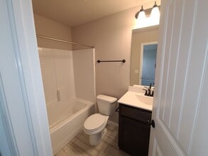 1008 Hickory Creek Dr in Yukon, OK - Building Photo - Building Photo