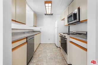 607 N Rossmore Ave in Los Angeles, CA - Building Photo - Building Photo