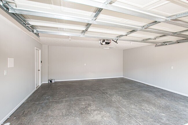 418 Eagle Pointe Dr in Louisville, KY - Building Photo - Building Photo
