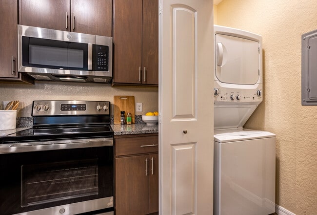 The Residences at Creighton Waterway in North Port, FL - Foto de edificio - Interior Photo