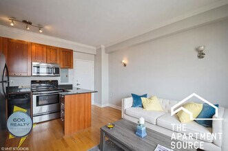 732 W Bittersweet Pl in Chicago, IL - Building Photo - Building Photo