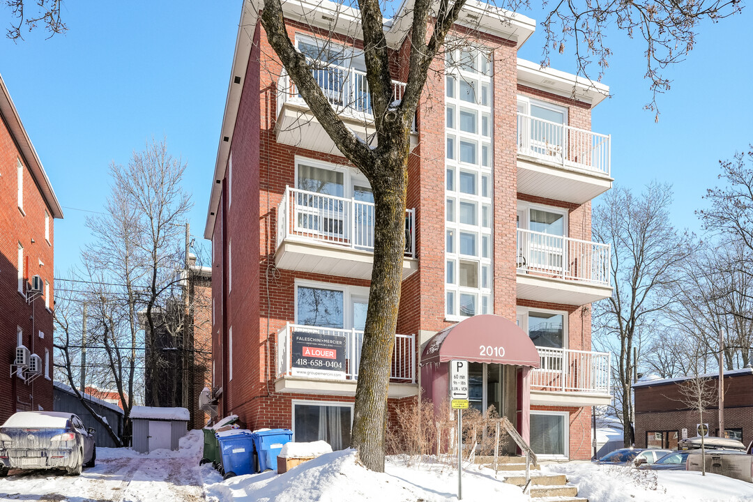 2010 De Vitré Av in Québec, QC - Building Photo