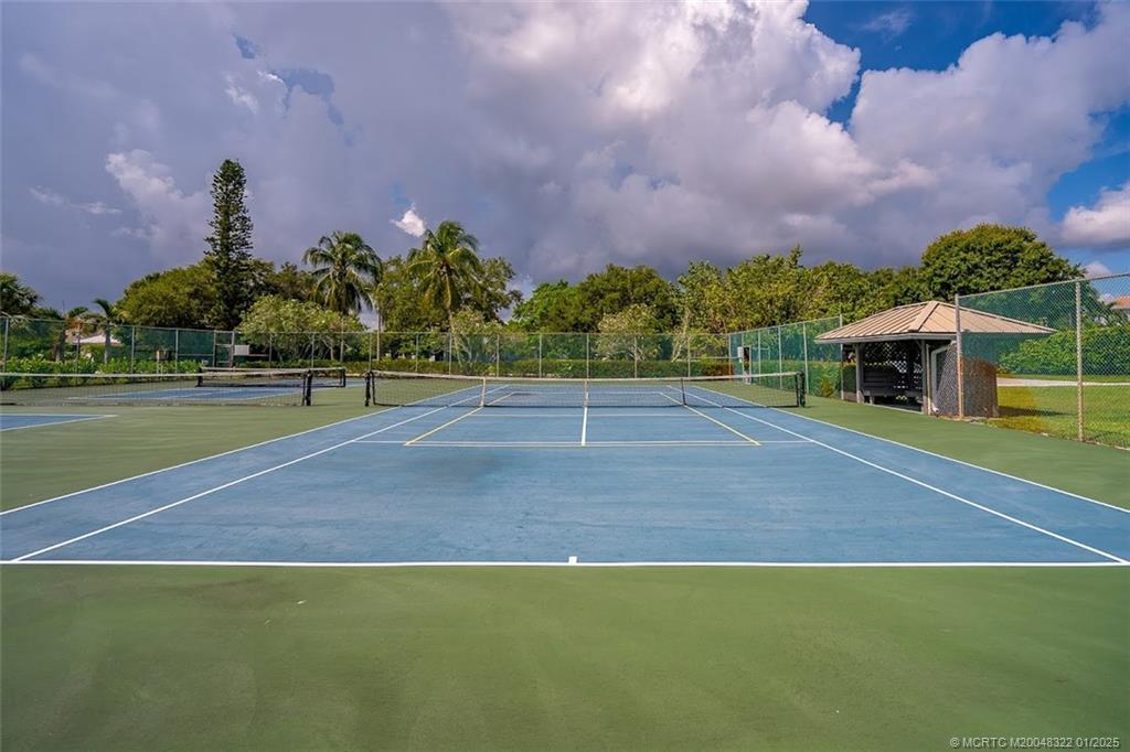 4103 SE Centerboard Ln in Stuart, FL - Foto de edificio