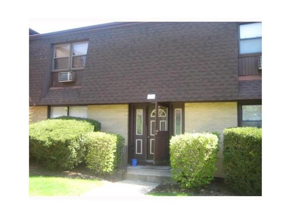 1 Germonds Village in Bardonia, NY - Building Photo