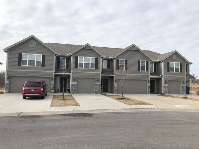 1536 NE Erin Ct in Grain Valley, MO - Building Photo - Building Photo