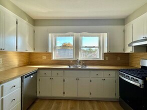 6 Fairview Ave, Unit #1 in Watertown, MA - Building Photo - Building Photo