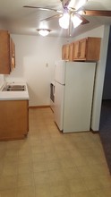 909 Apartments in Jamestown, ND - Foto de edificio - Building Photo