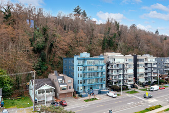 1374 Alki Ave SW in Seattle, WA - Building Photo - Building Photo