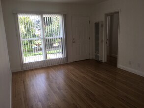 2316 Broadview Dr, Unit 2316 in Glendale, CA - Building Photo - Building Photo