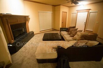 1101 Golden Leaf Dr in Moore, OK - Building Photo - Building Photo