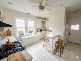 207 Boston Ave, Unit 1 in Medford, MA - Building Photo