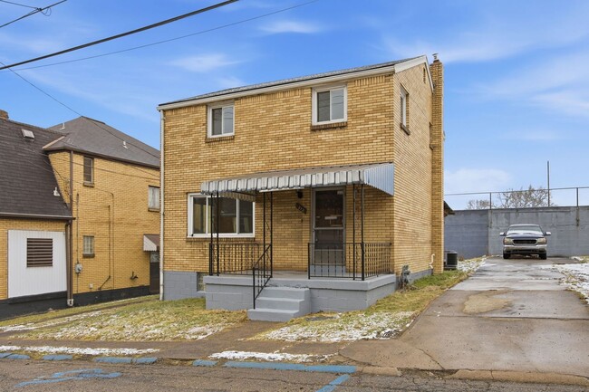 513 Garden Ct in Braddock, PA - Building Photo - Building Photo