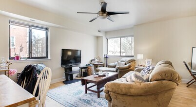 540 Pine St, Unit B in Philadelphia, PA - Building Photo - Building Photo