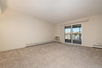 3022 S Wheeling Way, Unit 404 in Aurora, CO - Foto de edificio - Building Photo
