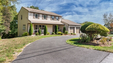 97 Kimberly Ln in Cranston, RI - Building Photo - Building Photo
