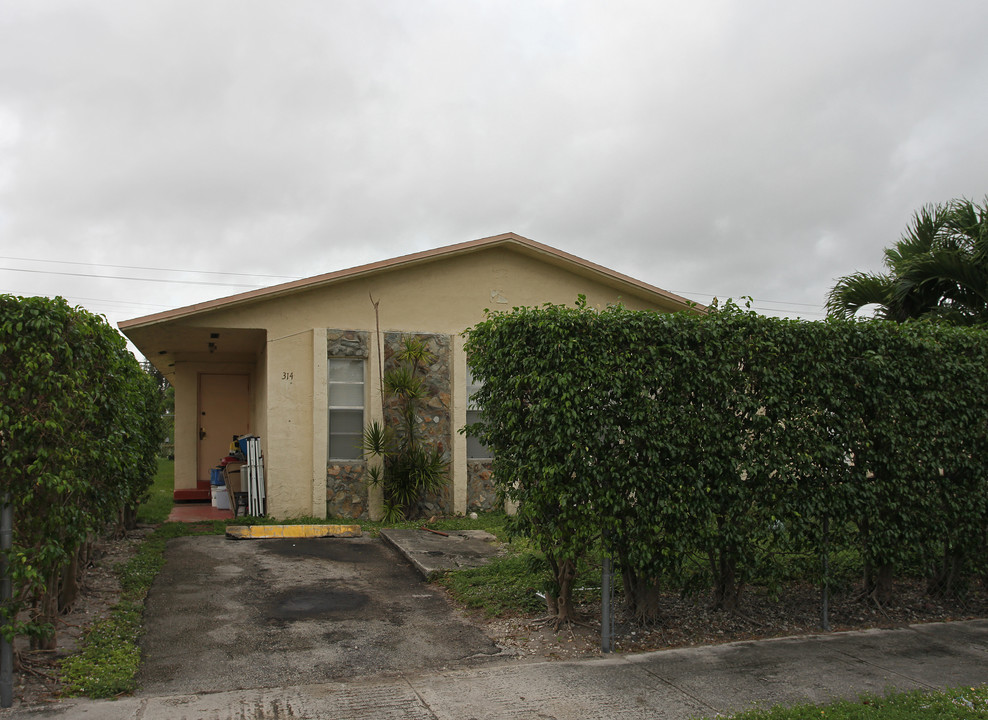 314-316 NW 61st Ter in Hollywood, FL - Building Photo