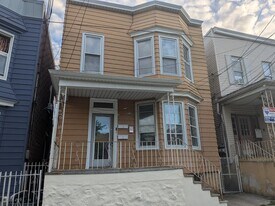 559 65TH St in West New York, NJ - Building Photo