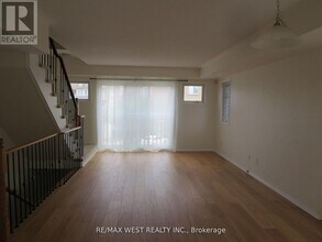 5615 Oscar Peterson Blvd in Mississauga, ON - Building Photo - Building Photo