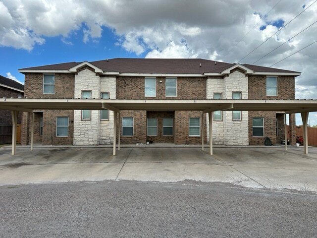1600 Omni Ave, Unit 4 in Pharr, TX - Building Photo