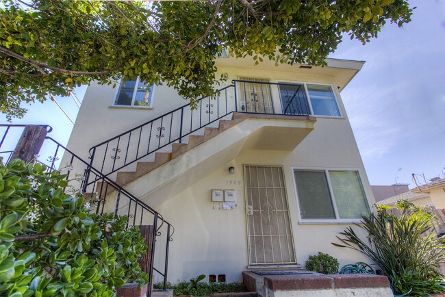 1511 La Playa Ave