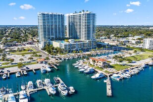 220 Lake Shore Dr in Lake Park, FL - Building Photo