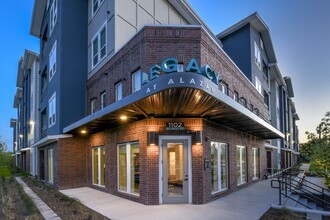 Legacy at Alazan in San Antonio, TX - Building Photo - Building Photo