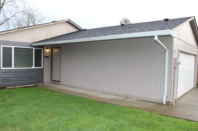 3583 SE Daren Dr in Hillsboro, OR - Building Photo - Building Photo