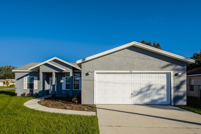 701 Pelican Ct in Poinciana, FL - Building Photo