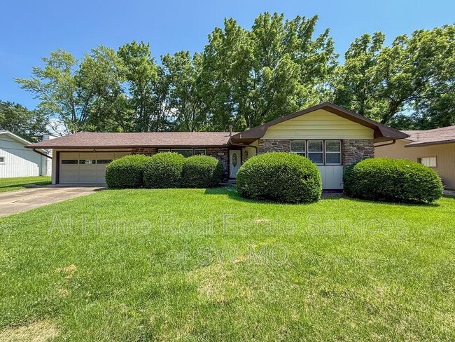 property at 2848 E Loren St