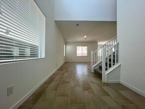 312 Mount Tyndall St in Henderson, NV - Foto de edificio - Building Photo