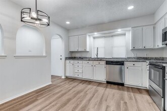 2308 W Oakdale Rd in Irving, TX - Building Photo - Building Photo