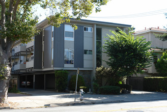 El Bonito Apartments in Burlingame, CA - Building Photo - Building Photo