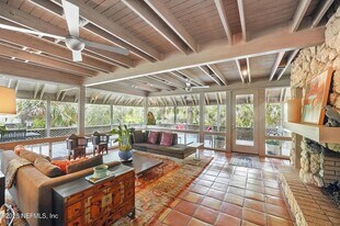 1927 Beachside Ct in Atlantic Beach, FL - Building Photo