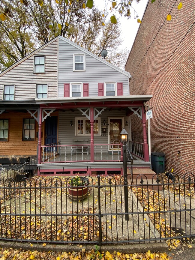 1516 E Montgomery Ave in Philadelphia, PA - Foto de edificio - Building Photo