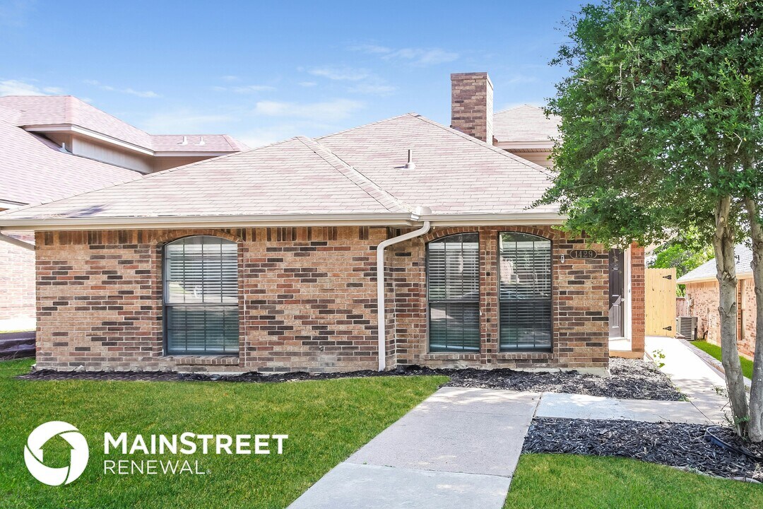 1429 Homestead Ln in Carrollton, TX - Building Photo